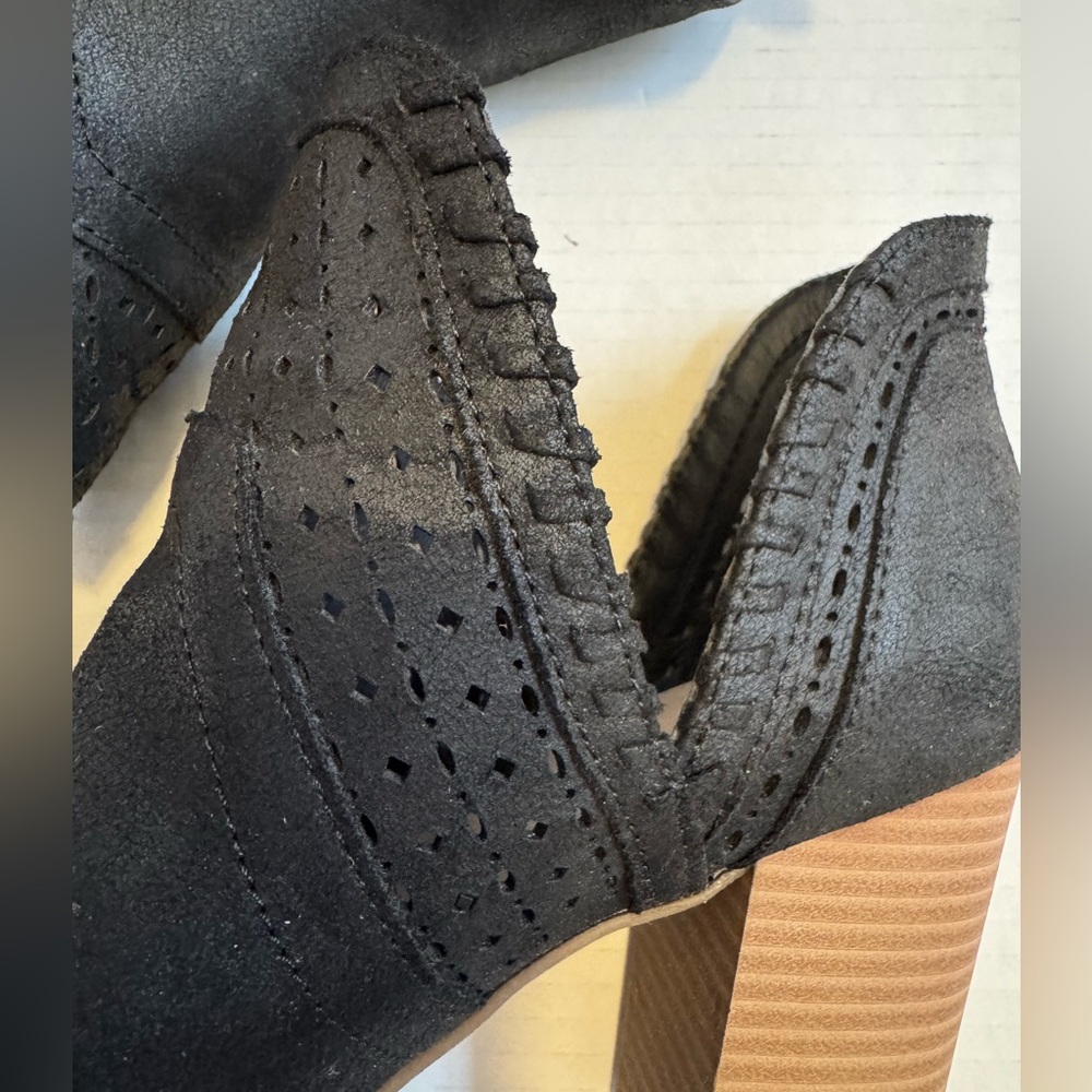 FERGIE Black Women's Peep-Toe Ankle Boots, with cut out design. Pre loved size 8 - Picture 6 of 10